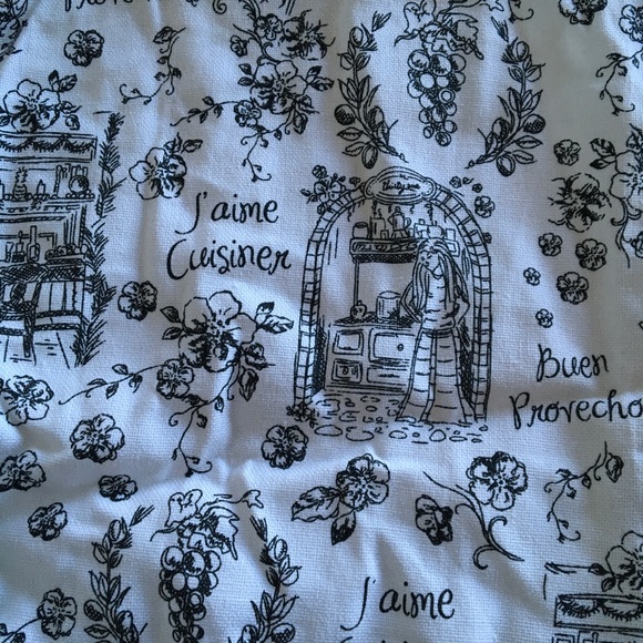 *Super Rare* 31 Mommy & Me apron set - Picture 2 of 4